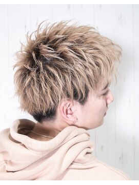 ティアラ 桜木町(TIARA) ジェットモヒカン　束感ショート　ホワイティグレージュ