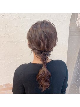 ヘアメイクアンドセットサロン リッコ(Hair make&set salon Ricco) 抜け感ローポニースタイル