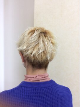 ロベリア(Lovelia) 大人刈り上げショート