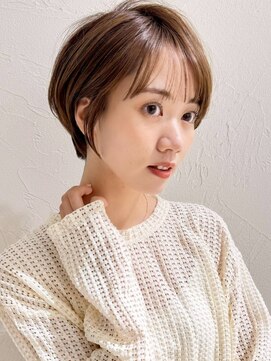 アンド ストーリーズ(&STORIES) 前髪あり耳掛け丸みくびれショートボブ20代30代40代50代(蘭)