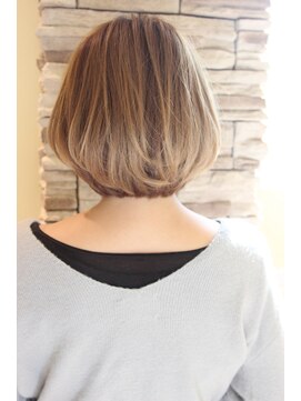 レウナ 外苑前(Reuna) 丸みが可愛い小顔ボブ　マッシュボブ