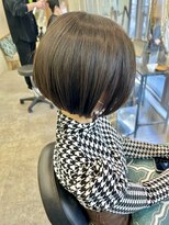 バッカ(BACCA) 艶ダークブラウンの丸みボブ
