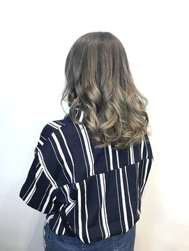 アヤナ バイ アヤラ(ayana by ayala) モノトーングラデーション〈浦安 美容室〉