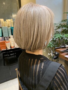 フルショウ アシヤ(FURUSHO ASHIYA) 大人ショートボブ ホワイティアッシュ/金髪ボブショート