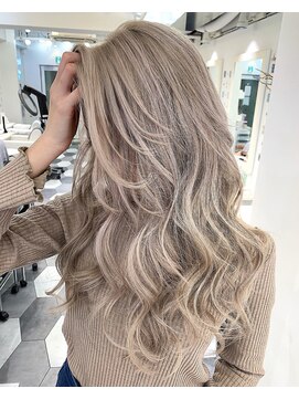 ラピス 池袋(Lapis) ホワイトグレージュ