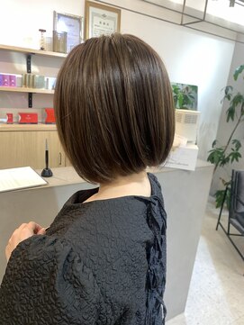 ジエクト アイロ(The Ect ilo) ぱつっとボブ♪ハイライトオリーブカラー