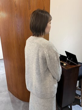 トワ(toi) オリーブベージュ/外はねレイヤー/横浜/横浜駅