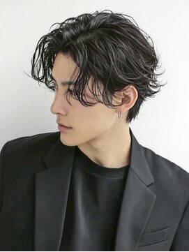 ヴェイン 渋谷(vain) 黒髪　センターパート　ニュアンスパーマ