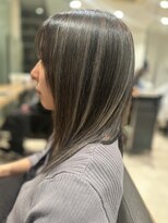 ヴィヴィ(VIVIE)&nbsp;似合わせカット大人ガーリーダークアッシュ白髪ぼかしハイライト