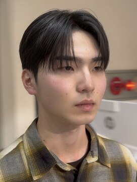 ノラキチジョウジ(NORA KICHIJOJI) 黒髪毛流れセンターパート韓国マッシュツーブロックワックスなし