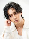 黒髪ツーブロックナチュラルセンターパートフェザーパーマ眉毛