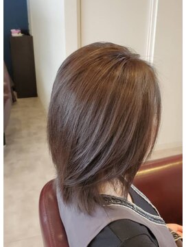 スリービープラス(3beplus) 透き通るような透明感!グレージュカラー