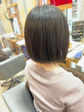 スタジオ アルファプラス 日暮里店(studio α+) ステップボーンカットカットボブショートハイライト白髪ぼかし/