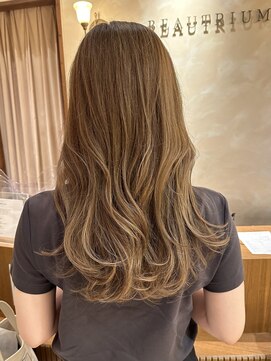 ビュートリアム265(BEAUTRIUM 265) ◎ベージュカラー/ハイライト/白髪ぼかし/レイヤーカット/ロング