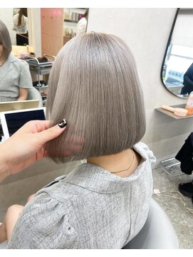 ラルムバイシー 新宿(LARME by Sea) ブリーチ2回～ホワイトベージュ/ケアブリーチ【Kaya】