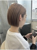 耳掛け　ぱつっとボブ　ハイライトベージュ