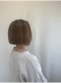ボブカット　ハイトーンカラー