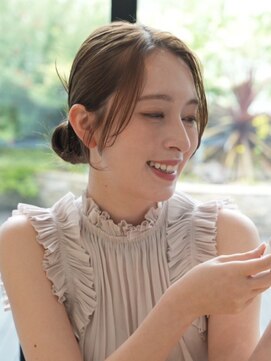 ファムバイアヴァンス(Femme by AVANCE.) タイトシニヨン × 透け感フェイスレイヤー暗めカラー