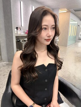 ボタン ハカタ(VOTAN hakata) 【福岡美容室/小山田】レイヤーカット/センター分け/流れるヘア