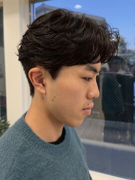 アントバイフィフス 秋田(unt by fifth) 秋田メンズパーマ波巻きスパイラルパーマセンターパートフェード