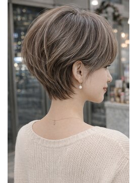 大人女性のための白髪ぼかしショート