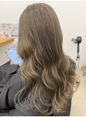 オリーブグレージュ