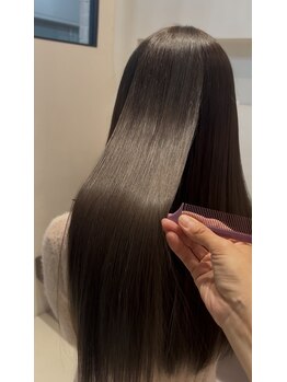 ブルームフラワーズ(BLOOM FLOWERS)の写真/ダメージを最小限に抑えた施術で、髪本来の美しさを引き出す。さらツヤで毎日触りたくなるような髪へ♪