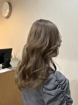 メル ヨコハマ(MeL)&nbsp;ミディアムレイヤーカット顔周りレイヤーウルフハッシュカット