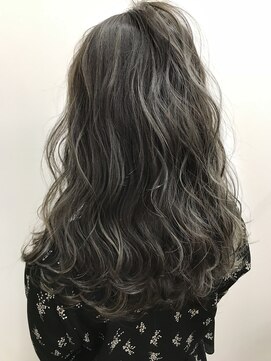 キューズ クラブ(cuz KLUB) 【cuzKLUB】ハイライト カーキグレージュ×waveセミ［池袋］