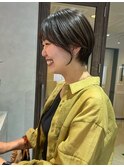 暗髪ショートヘア