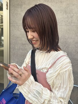 ピンクレッド暖色カラーレイヤーボブ前上がりミディアム