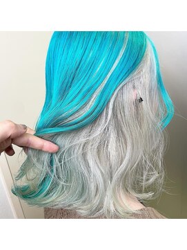 ガーデン ジングウマエ(GARDEN jingumae) ホワイトとターコイズのインナーカラー