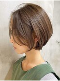 ショートヘア顔周りレイヤーブリーチダブルカラーショートボブ