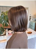 ナチュラルハイライトレイヤーボブ