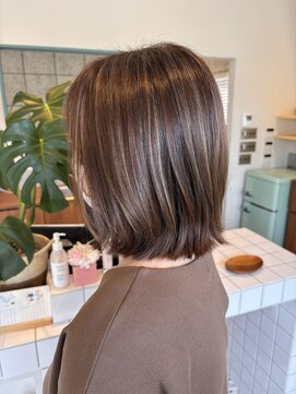 エイチ ヘアアンドメイク(eich hair&make) ナチュラルハイライトレイヤーボブ