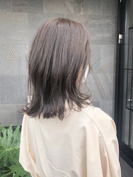 メゾン アヴァロ(Maison Avallo) 外ハネくびれミディアム