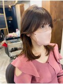 バングあり鎖骨ミディアムくびれヘア
