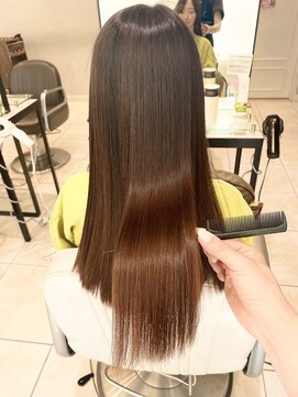 ネオリーブギンザ 銀座店(Neolive GINZA) 斜めバング/グレージュカラー/シルキーベージュ/縮毛矯正