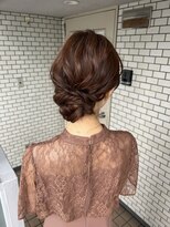 アップスタイル　シニヨン　お呼ばれヘア　結婚式ヘア