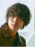 スパイラルパーマツイストパーマアップバング短髪メッシュ