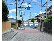 金岡神社の南側（竹内街道）を東に向かってすぐここを左に！