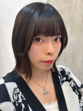 アナ ラーナ(Anna Lanna) インナーカラー、パッツンボブ、