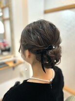 エニル(enil)&nbsp;◎クラシックリボン×パールの王道シニヨンアレンジ◎