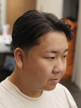 ザチョップショップ キチジョウジ(THE CHOP SHOP KICHIJOJI) テーパーフェードカットセンターパートシェービング吉祥寺理容室