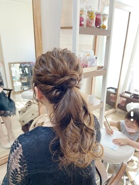 ロカット サロン(Roquat Salon) お呼ばれローポニーアレンジ【ヘアアレンジ　立川/立川南/浴衣】