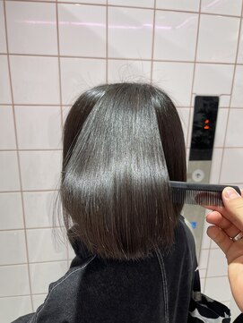 ロンドルーチェ 心斎橋(Lond luce) ダークアッシュ/ミディアムレイヤーカット［髪質改善/縮毛矯正］