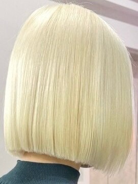 ウィコ 新宿(WICO) ホワイトブロンド[新宿駅/切りっぱなしボブ/エアリーロング]