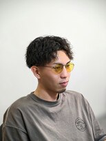 ルカル(Rukar) センターパート アップバング フェードカット スパイラルパーマ