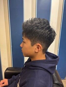 すっきりとおしゃれの両立刈り上げメンズショート