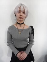 ジーナ オモテサンドウ(XENA)&nbsp;ホワイトカラー×レイヤーカット
